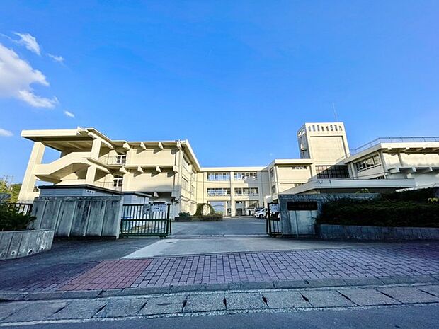 福岡市立柏原小学校まで887m