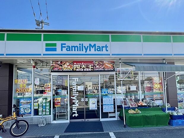 ファミリーマート柏原四丁目店まで1240m、Family Mart ~あなたと、コンビに~