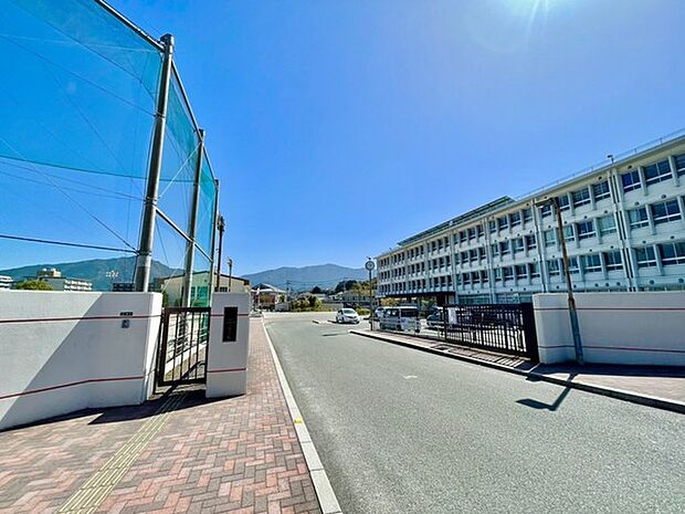 宇美町立宇美中学校まで871m、宇美町立宇美中学校