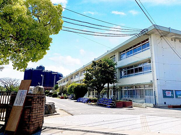 春日市立須玖小学校まで560m