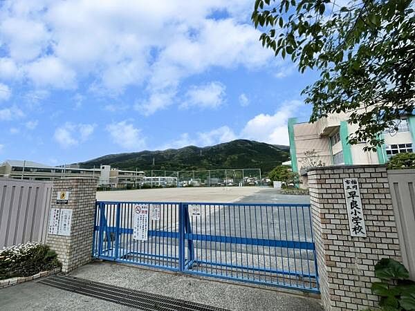 福岡市立早良小学校まで348m