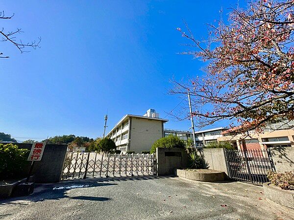 春日市立春日南小学校まで1449m