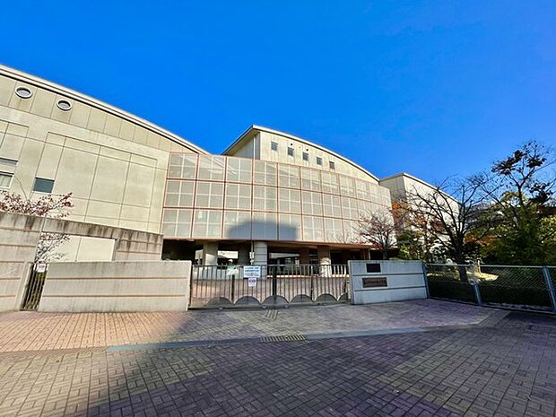 春日市立日の出小学校まで344m
