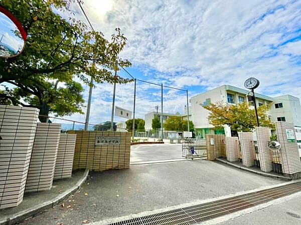 春日市立春日西中学校まで1043m