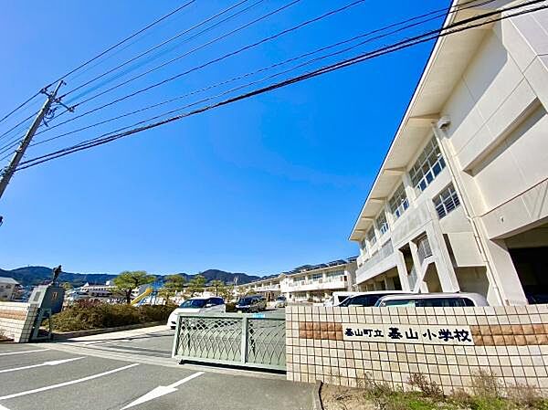 基山町立基山小学校まで1052m