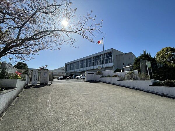 太宰府市立太宰府南小学校まで736m