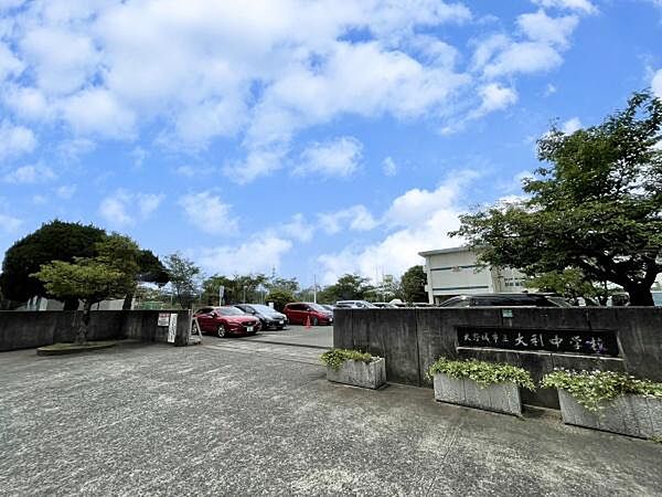 大野城市立大利中学校まで659m