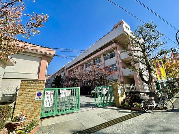 福岡市立東若久小学校まで1204m
