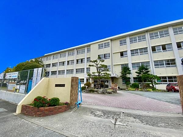 福岡市立長尾中学校まで1105m、福岡市立長尾中学校