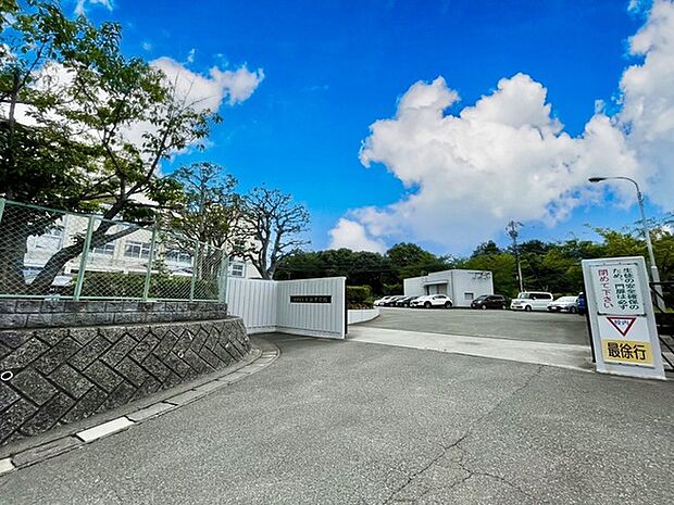 福岡市立片江中学校まで1309m、福岡市立片江中学校