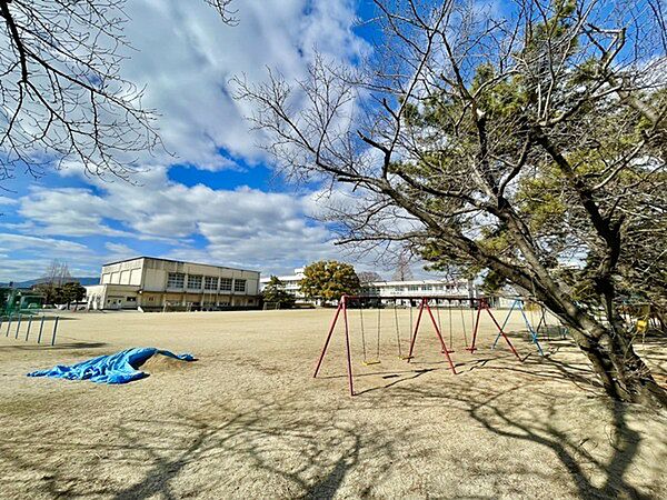 小郡市立小郡小学校まで908m