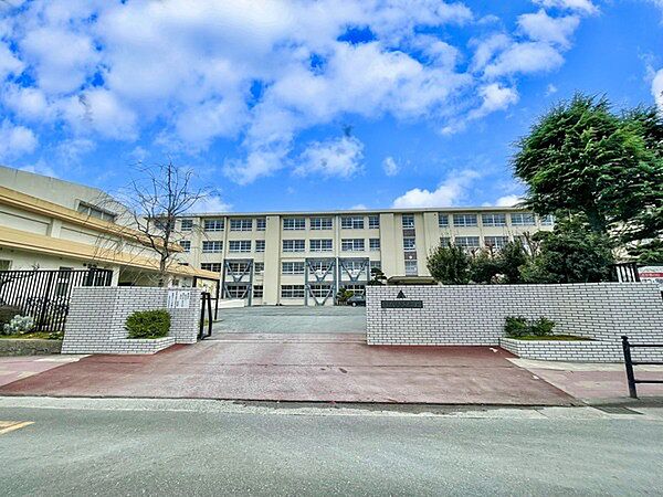 福岡市立高宮中学校まで1461m