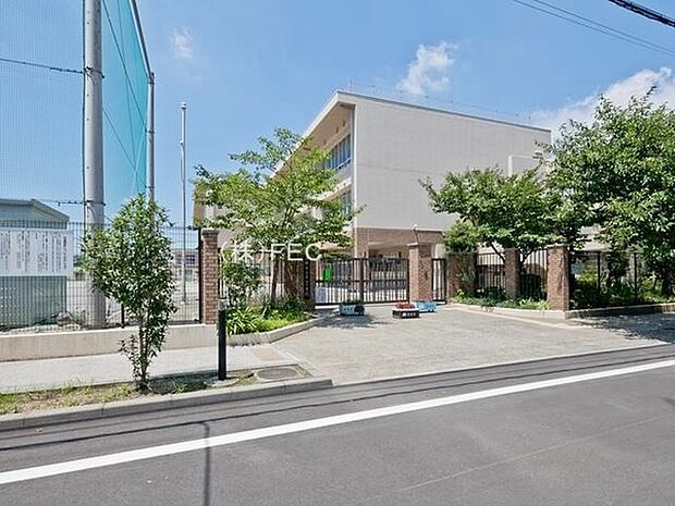 日野市立平山小学校まで720m