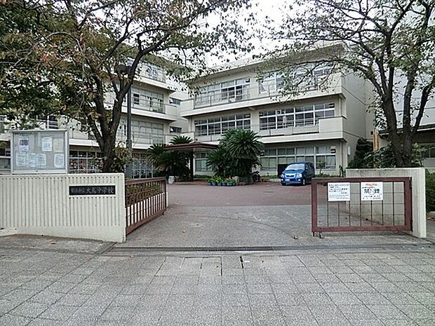 横浜市立大鳥中学校まで763m、学校教育目標　豊かな心を育み、社会との関わりを大切に