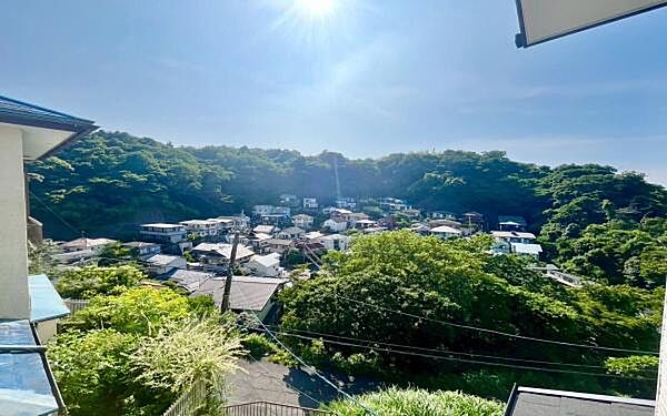 《眺望》　■「空」×「光」×「風」。開放感を具現化したような現地は、まさに「永住の地」としての選択肢です。