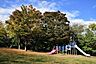 周辺：南本宿公園まで821m、雑木林、貸し農園、果樹園などあり自然の中の散策を楽しめます。桜がきれいです。