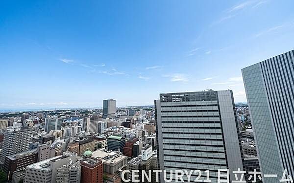 《眺望》　■目の前には気持ちの良い青空が広がります。開放的で開けた空間が望めます。