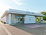 周辺：横浜市ブルーライン「下飯田」駅まで1924m、横浜市営地下鉄ブルーラインの駅。改札階は地上1階、ホーム階は地下1階でありエレベーター、エスカレーターが設置されている。