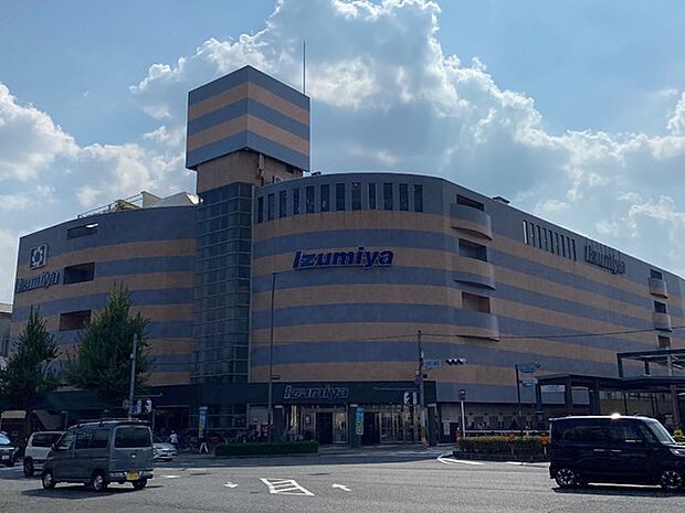 イズミヤ白梅町店まで605m