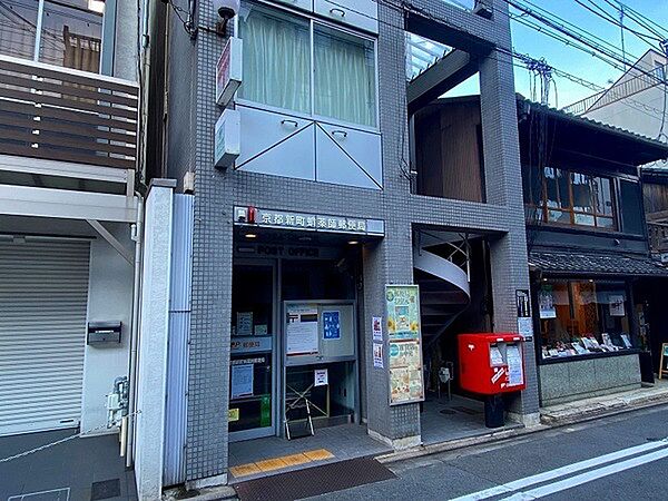 京都新町蛸薬師郵便局まで378m