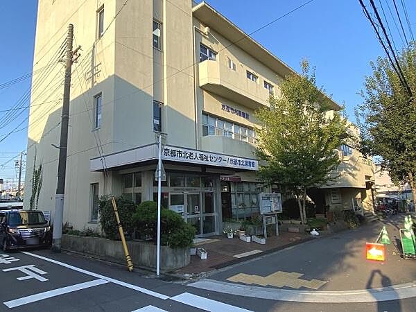 京都市北図書館まで929m