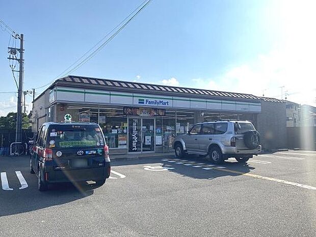 ファミリーマート北山栗栖町店まで595m