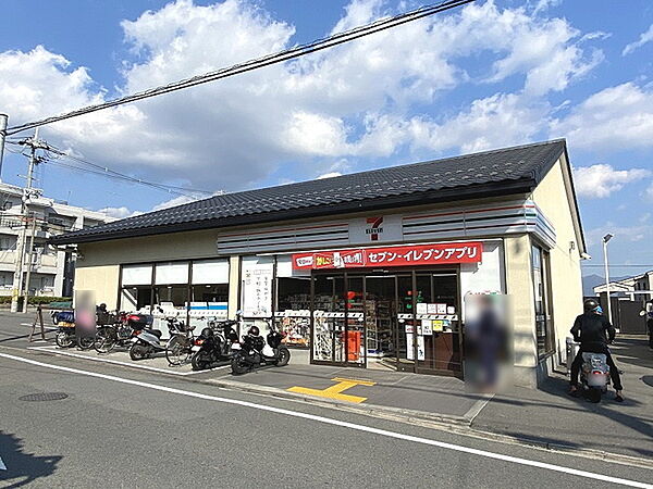 セブンイレブン京都大宮北箱ノ井町店まで682m