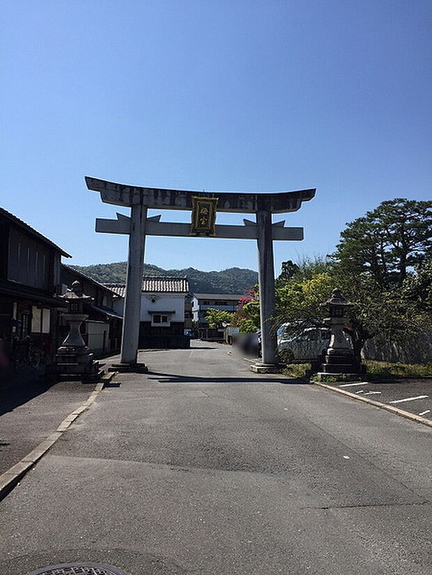 梅宮大社まで296m
