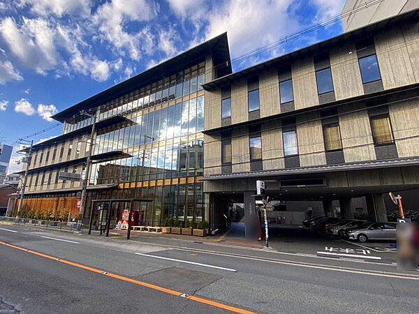 京都市上京区役所まで441m