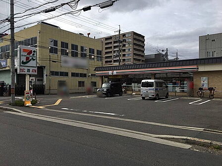 セブンイレブン西院月双町店まで278m