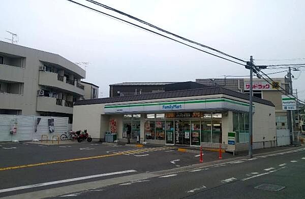 ファミリーマート 太秦小学校前店まで75m