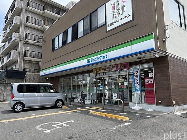 ファミリーマート　城陽駅南店まで412m