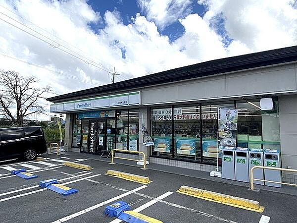 ファミリーマート松尾大社前店まで479m