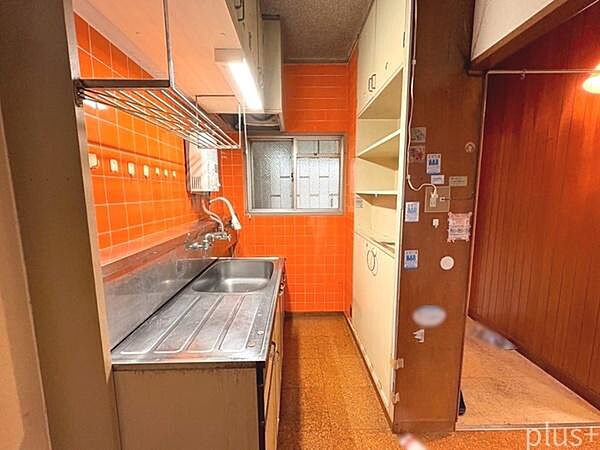 改装前の室内写真です。改装後のお引き渡しとなります。