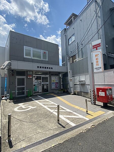 京都常盤郵便局まで637m