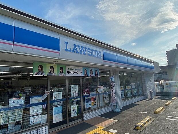 ローソン天神川四条店まで374m