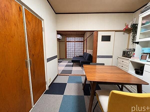 AI技術を用いて室内の物品を一部消去する加工を施しております。実際の現況とは異なる場合がございます、予めご了承くださいませ。