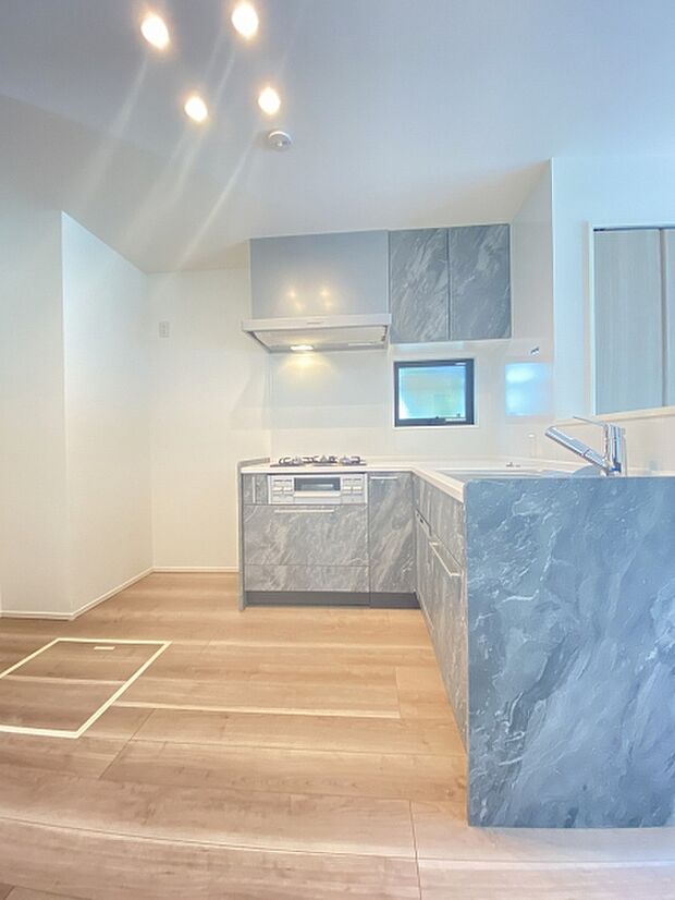 ホームパティ―で、ゲストと一緒にお料理の準備もできるカウンターキッチン！