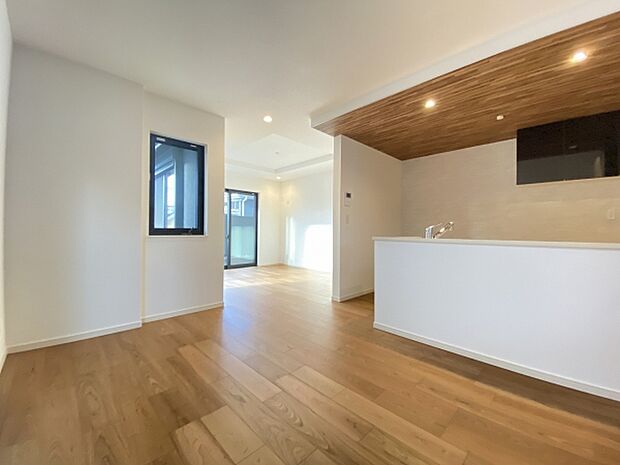 広さのあるリビング。家具選びやレイアウトの幅も広がります。