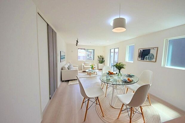 本画像はCGで作成しており、実際に現地に家具は置かれておりません。また、価格に家具は含まれておりません。