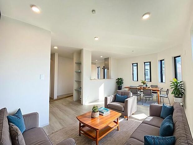 本画像はCGで作成しており、実際に現地に家具は置かれておりません。また、価格に家具は含まれておりません。