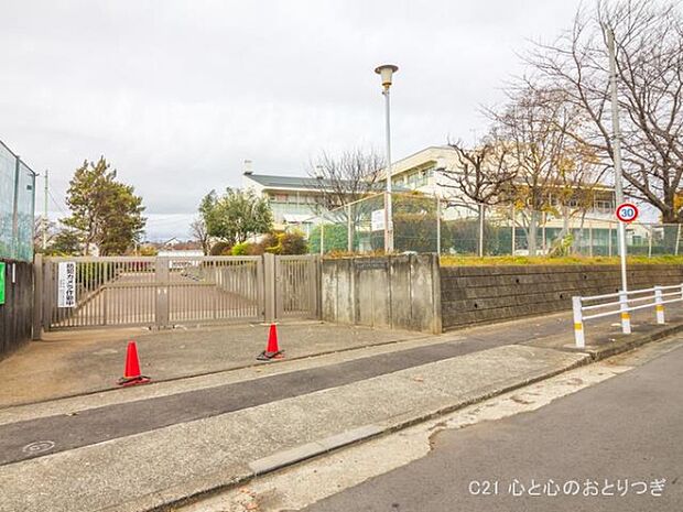 町田市立鶴間小学校まで850m