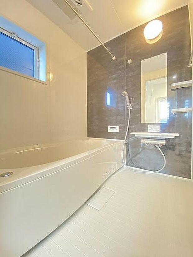 足の伸ばせるゆったりバス、仕事の疲れを癒しましょう!