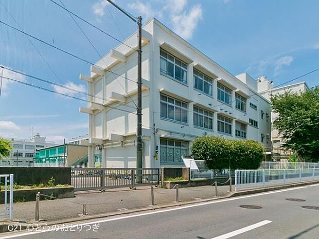 横浜市立南瀬谷小学校まで560m