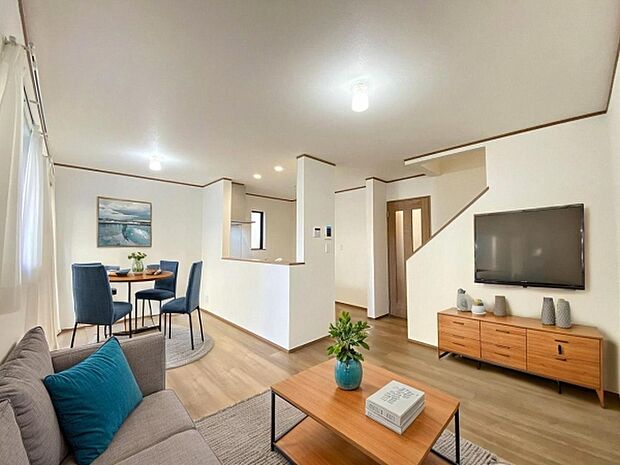 本画像はＣＧで作成しており、実際に現地に家具は置かれておりません。また、価格に家具は含まれておりません。