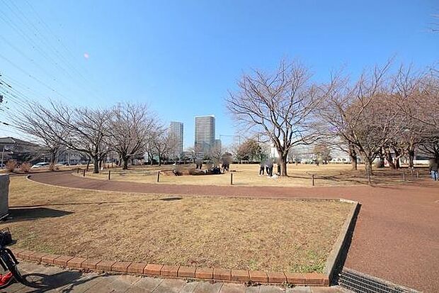 小山公園まで552m