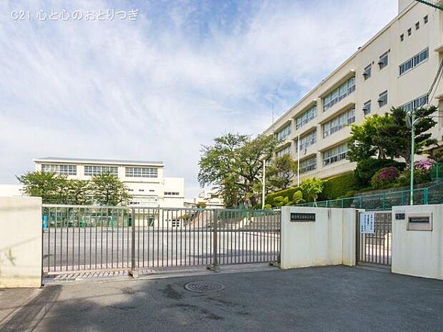 横浜市立田奈小学校まで1300m