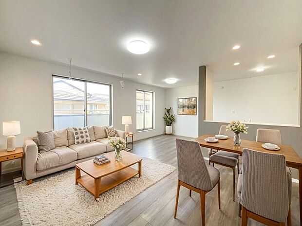 本画像はＣＧで作成しており、実際に現地に家具や照明は置かれておりません。また、価格に家具や照明の費用は含まれておりません。