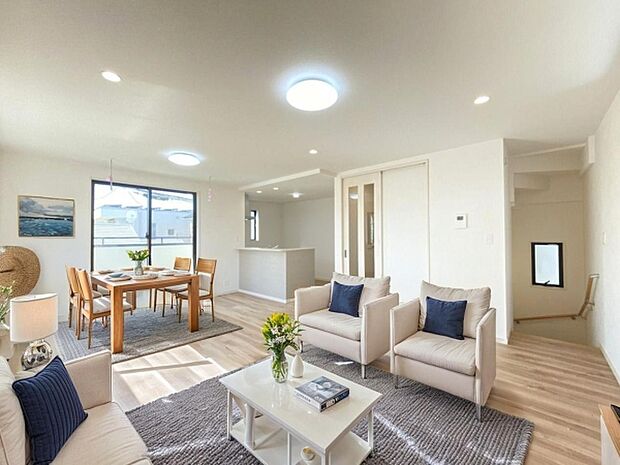 本画像はCGで作成しており、実際に現地に家具は置かれておりません。また、価格に家具は含まれておりません。