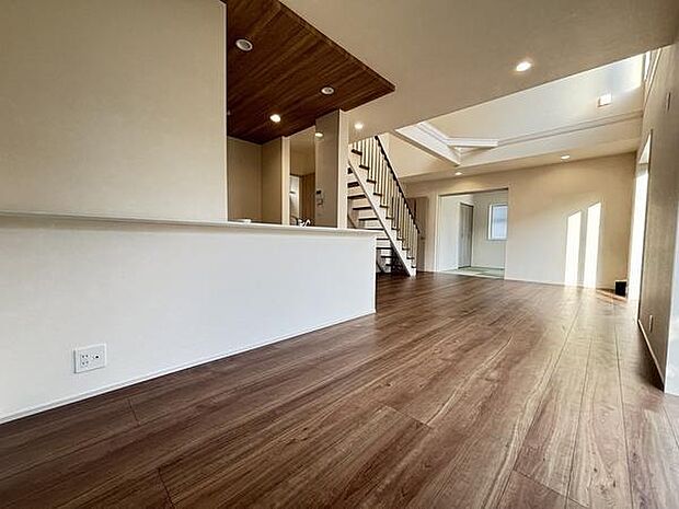 広さのあるリビング。家具選びやレイアウトの幅も広がります。